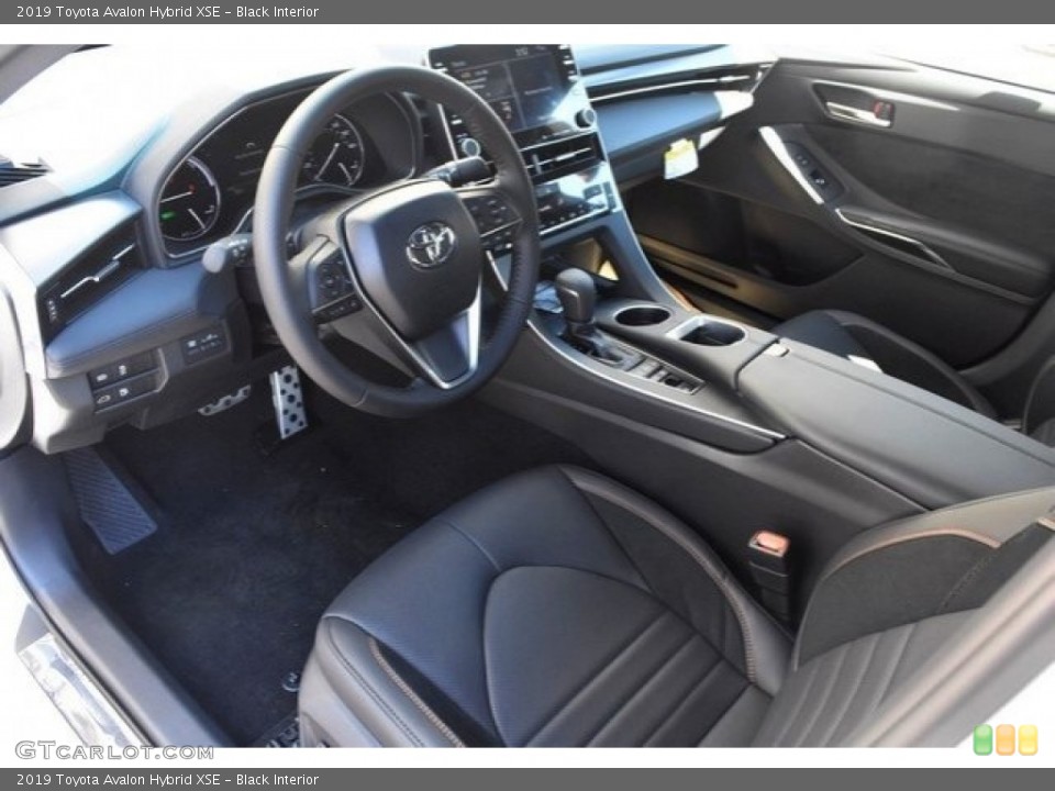 Black Interior Photo for the 2019 Toyota Avalon Hybrid XSE #128597860