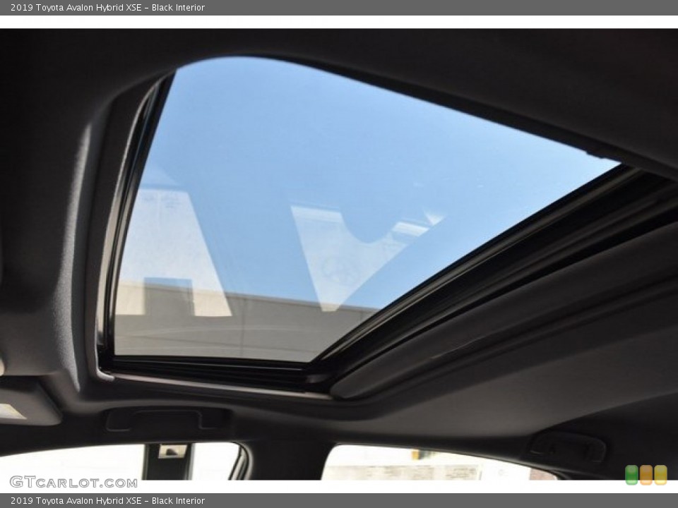 Black Interior Sunroof for the 2019 Toyota Avalon Hybrid XSE #128597897