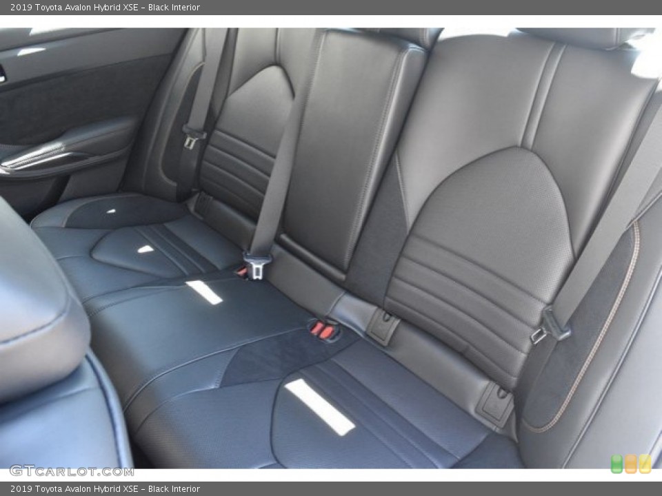Black Interior Rear Seat for the 2019 Toyota Avalon Hybrid XSE #128597965