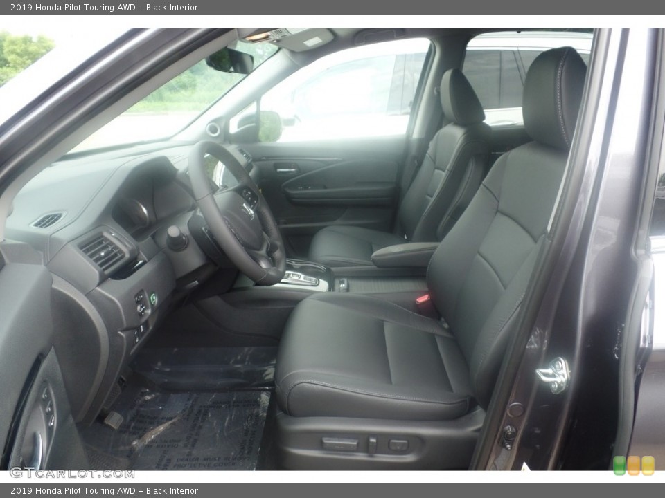 Black Interior Photo for the 2019 Honda Pilot Touring AWD #128718272