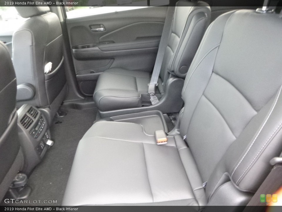 Black Interior Rear Seat for the 2019 Honda Pilot Elite AWD #128800250