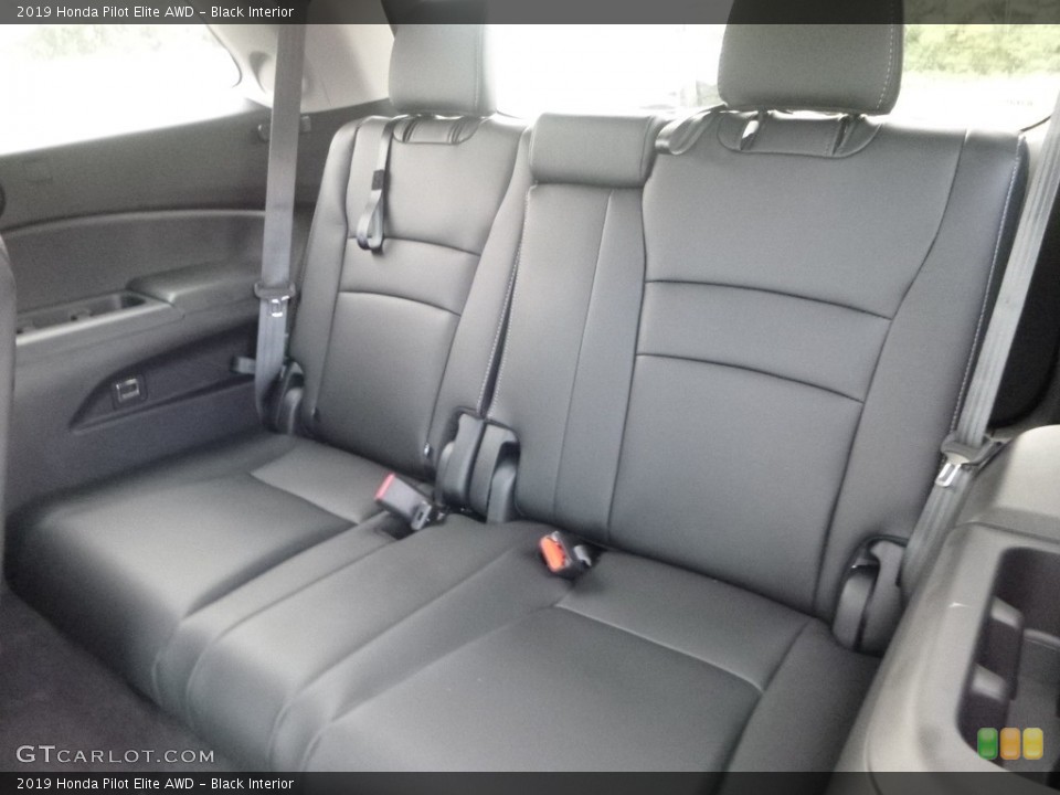 Black Interior Rear Seat for the 2019 Honda Pilot Elite AWD #128800275
