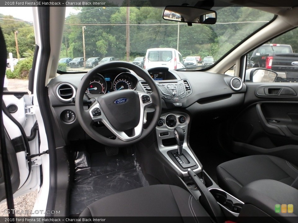 Charcoal Black Interior Photo for the 2018 Ford Fiesta SE Hatchback #128832881