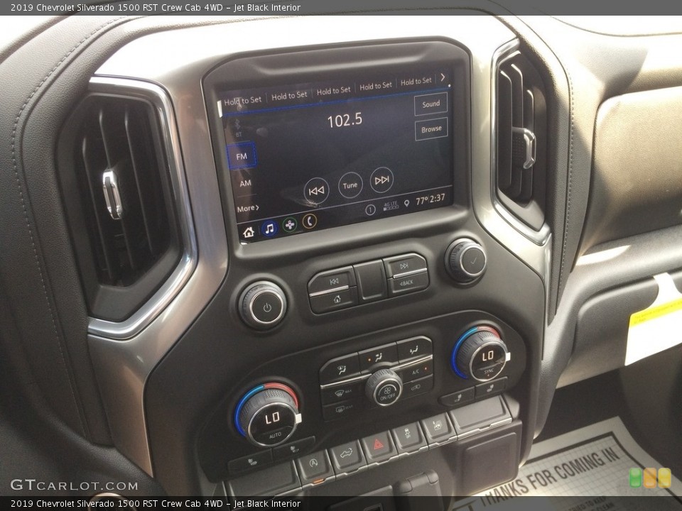 Jet Black Interior Controls for the 2019 Chevrolet Silverado 1500 RST Crew Cab 4WD #128875195