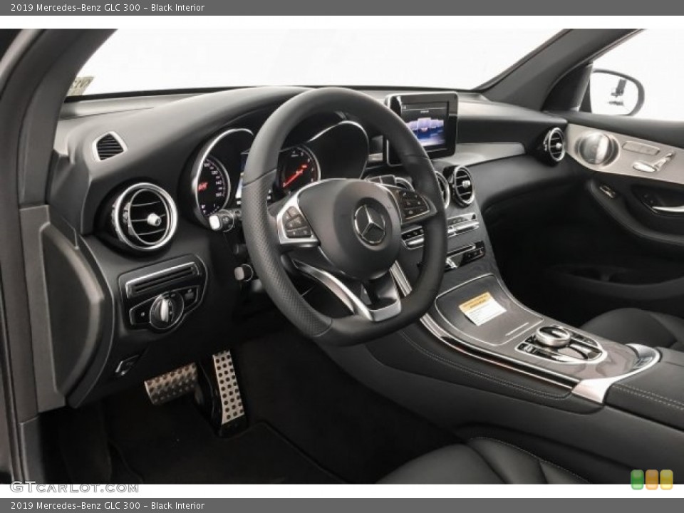 Black Interior Photo for the 2019 Mercedes-Benz GLC 300 #128944119