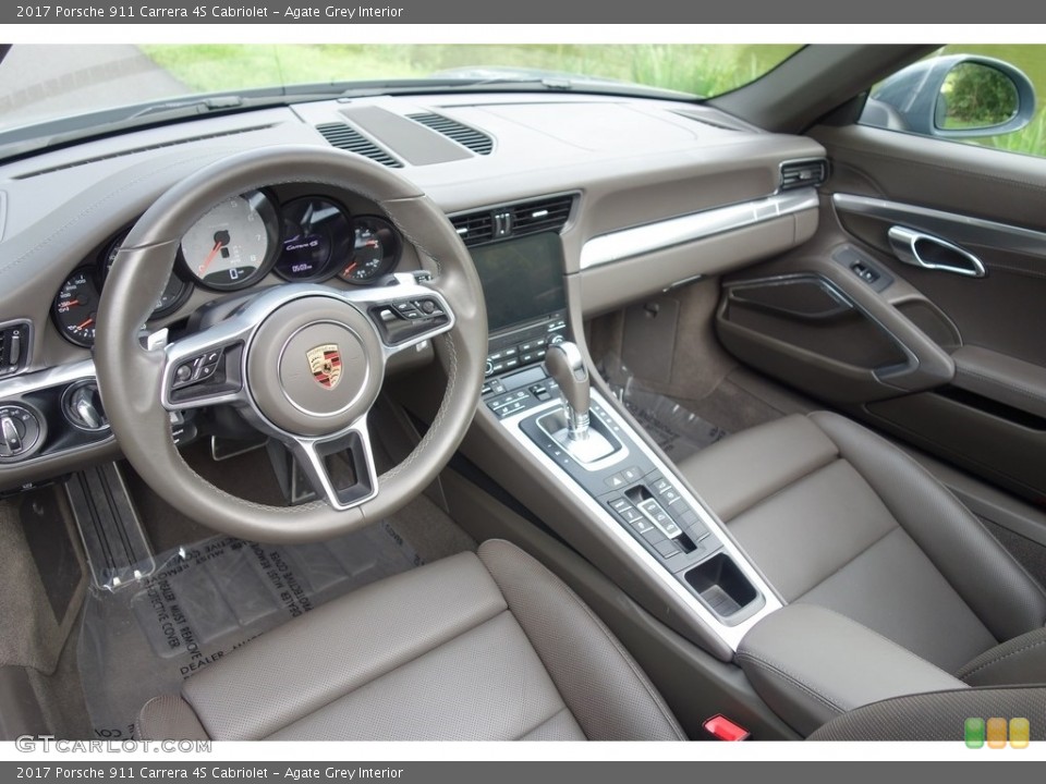 Agate Grey Interior Photo for the 2017 Porsche 911 Carrera 4S Cabriolet #128958369