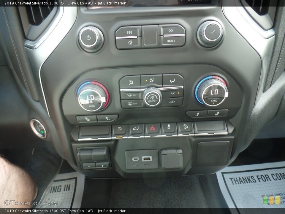 Jet Black Interior Controls for the 2019 Chevrolet Silverado 1500 RST Crew Cab 4WD #128977624