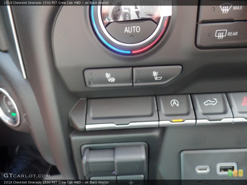 Jet Black Interior Controls for the 2019 Chevrolet Silverado 1500 RST Crew Cab 4WD #128977648