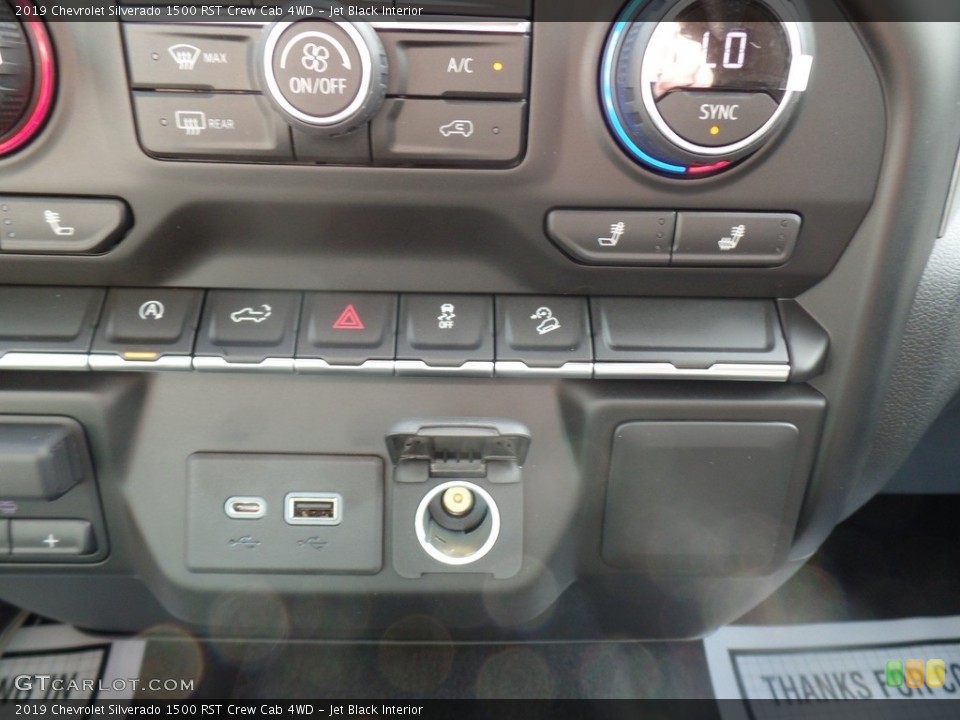 Jet Black Interior Controls for the 2019 Chevrolet Silverado 1500 RST Crew Cab 4WD #128977732