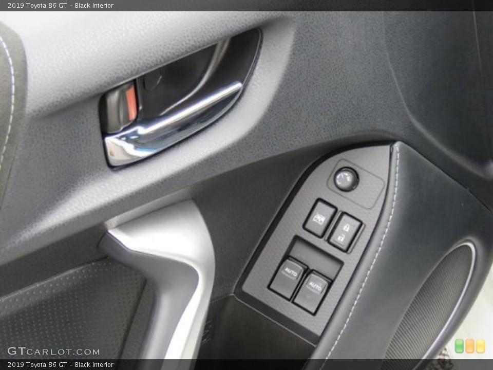 Black Interior Controls for the 2019 Toyota 86 GT #128978605
