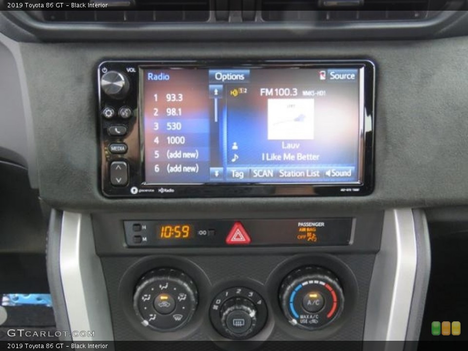 Black Interior Controls for the 2019 Toyota 86 GT #128978641