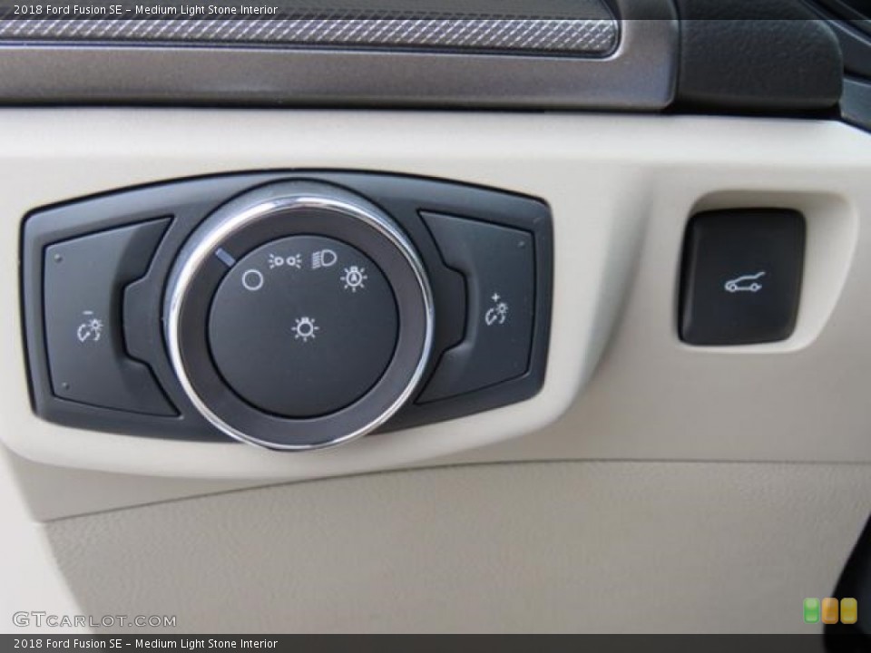 Medium Light Stone Interior Controls for the 2018 Ford Fusion SE #128981044