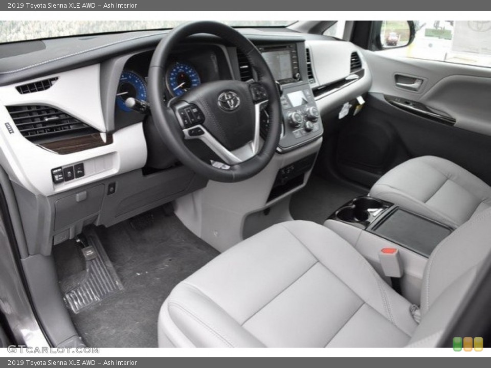 Ash Interior Photo for the 2019 Toyota Sienna XLE AWD #129001035