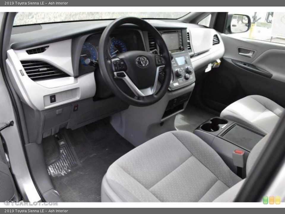 Ash Interior Photo for the 2019 Toyota Sienna LE #129021507