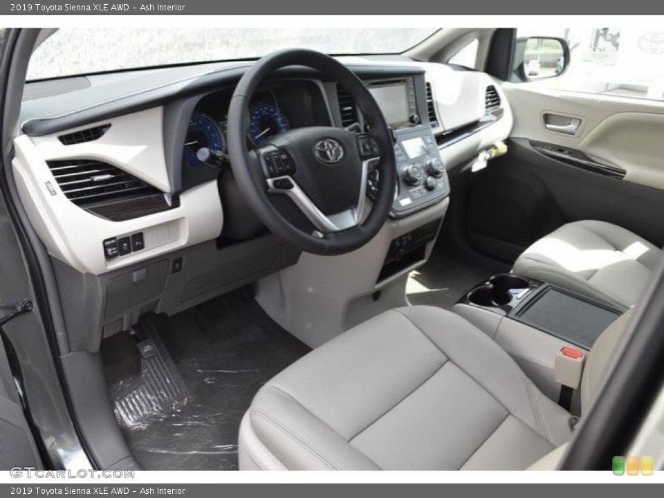 Ash Interior Photo for the 2019 Toyota Sienna XLE AWD #129024102