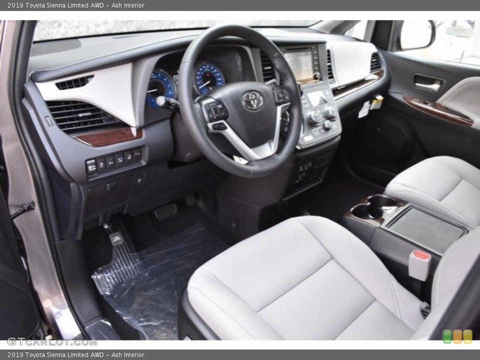 Ash Interior Photo for the 2019 Toyota Sienna Limited AWD #129087378