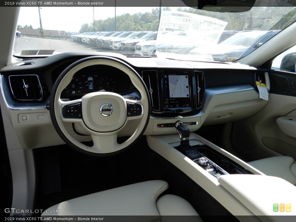 Blonde Interior Photo for the 2019 Volvo XC60 T5 AWD Momentum #129094365