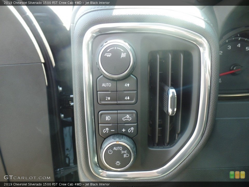 Jet Black Interior Controls for the 2019 Chevrolet Silverado 1500 RST Crew Cab 4WD #129112272