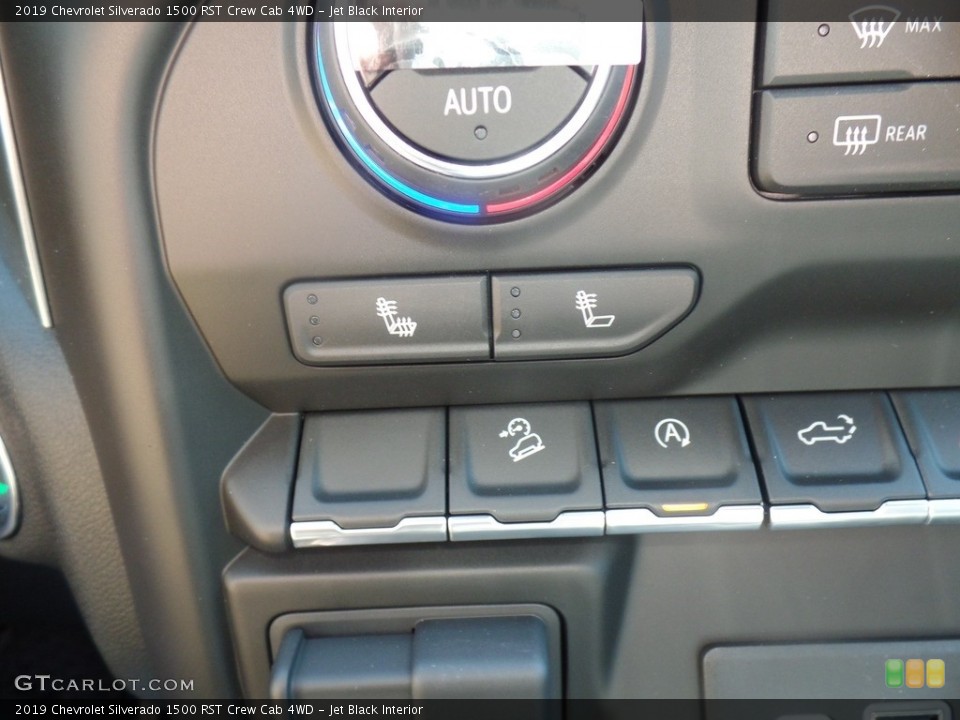 Jet Black Interior Controls for the 2019 Chevrolet Silverado 1500 RST Crew Cab 4WD #129112527