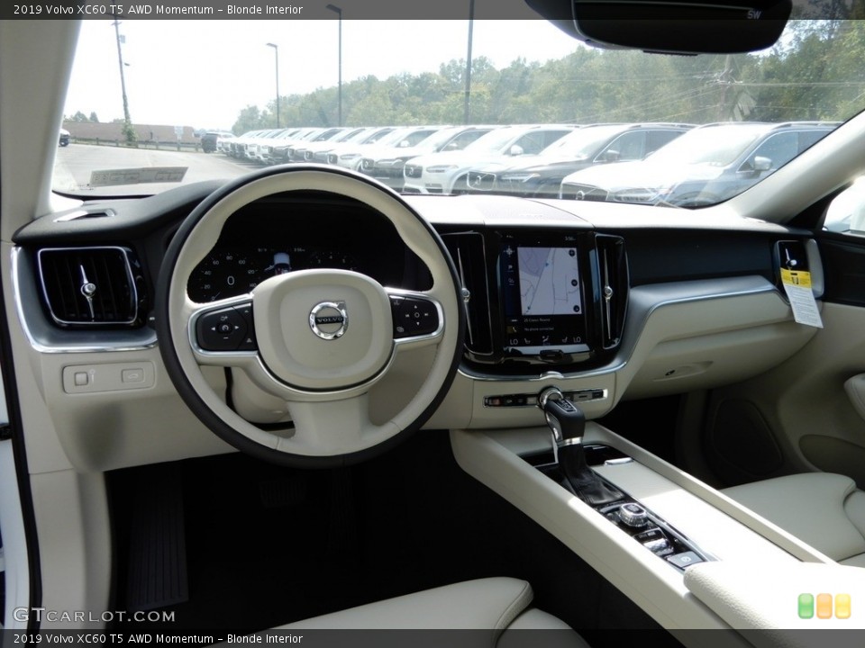 Blonde Interior Photo for the 2019 Volvo XC60 T5 AWD Momentum #129115374