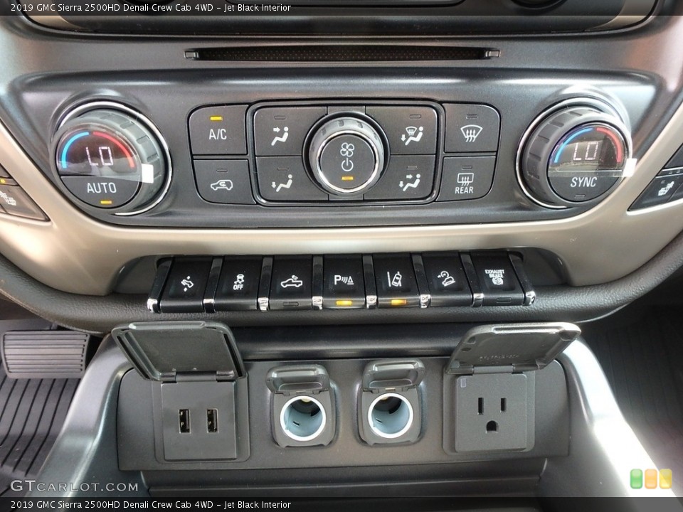 Jet Black Interior Controls for the 2019 GMC Sierra 2500HD Denali Crew Cab 4WD #129149997