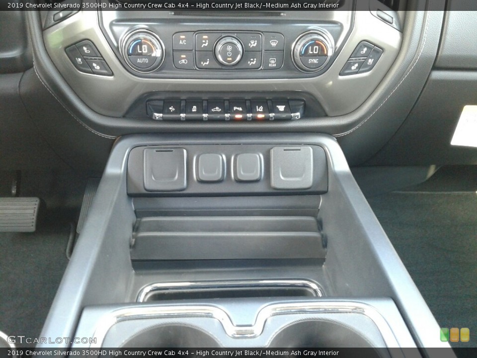High Country Jet Black/­Medium Ash Gray Interior Controls for the 2019 Chevrolet Silverado 3500HD High Country Crew Cab 4x4 #129158493