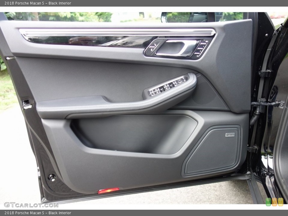 Black Interior Door Panel for the 2018 Porsche Macan S #129242148
