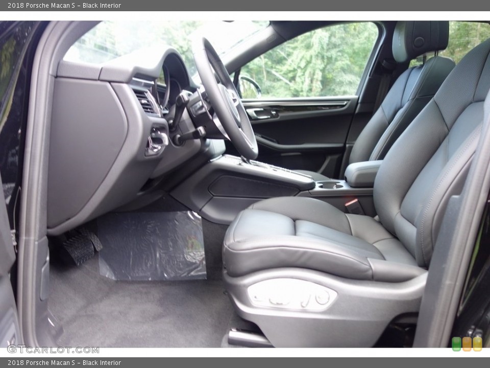 Black Interior Front Seat for the 2018 Porsche Macan S #129242172