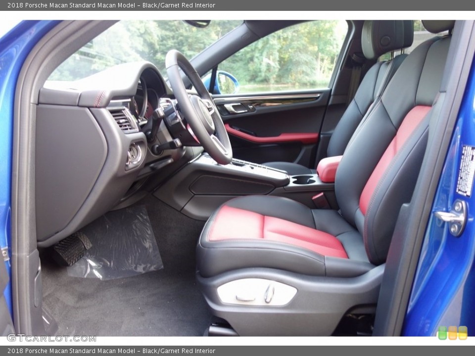 Black/Garnet Red Interior Front Seat for the 2018 Porsche Macan  #129242664