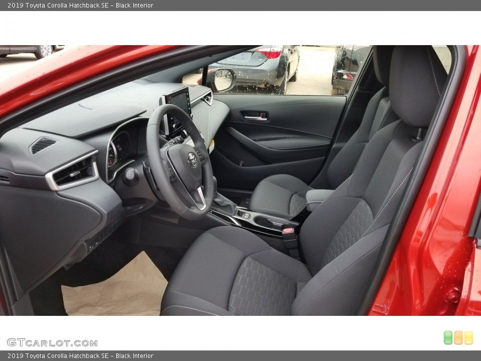 Black Interior Photo for the 2019 Toyota Corolla Hatchback SE #129272118