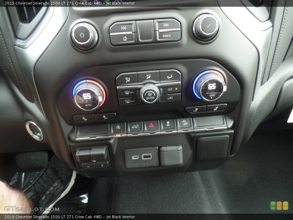 Jet Black Interior Controls for the 2019 Chevrolet Silverado 1500 LT Z71 Crew Cab 4WD #129338038