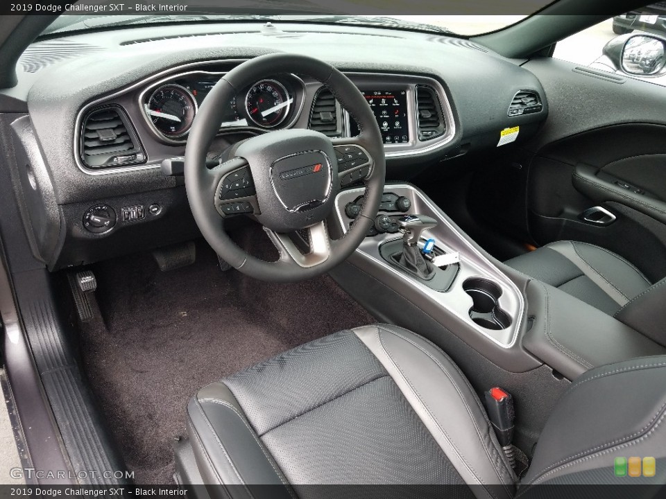 Black Interior Photo for the 2019 Dodge Challenger SXT #129517070