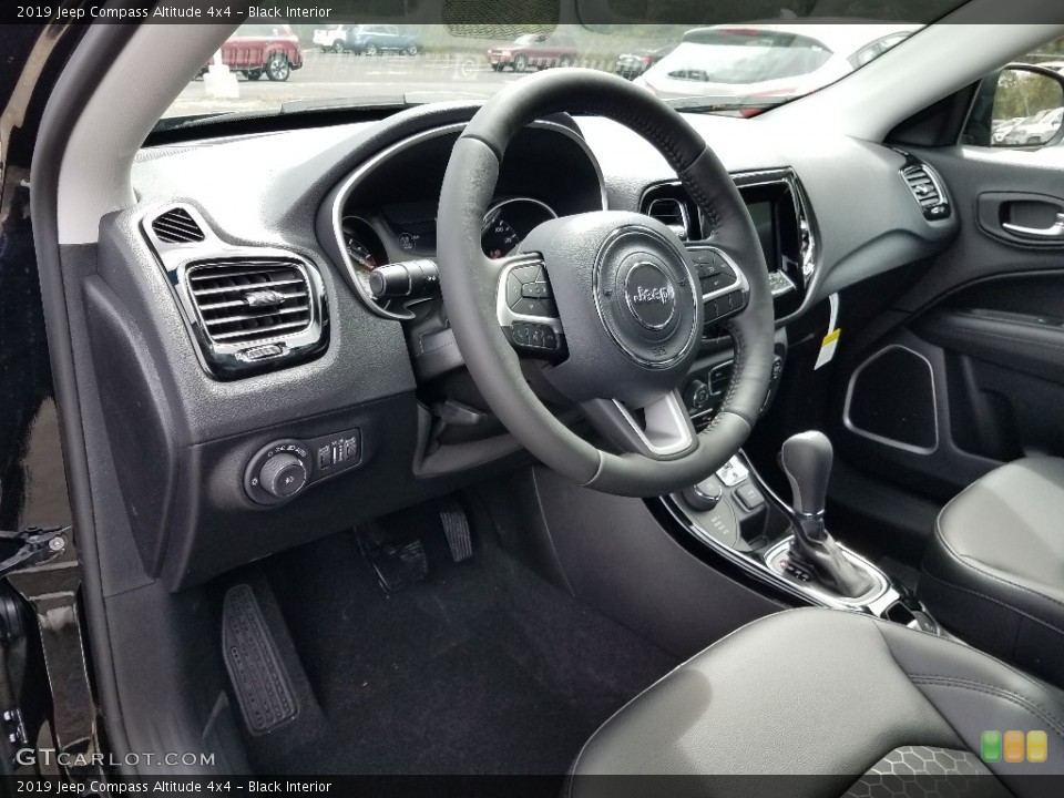 Black Interior Photo for the 2019 Jeep Compass Altitude 4x4 #129561609