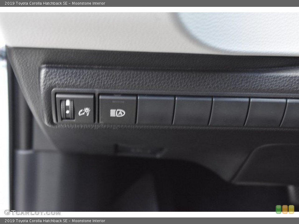 Moonstone Interior Controls for the 2019 Toyota Corolla Hatchback SE #129582960