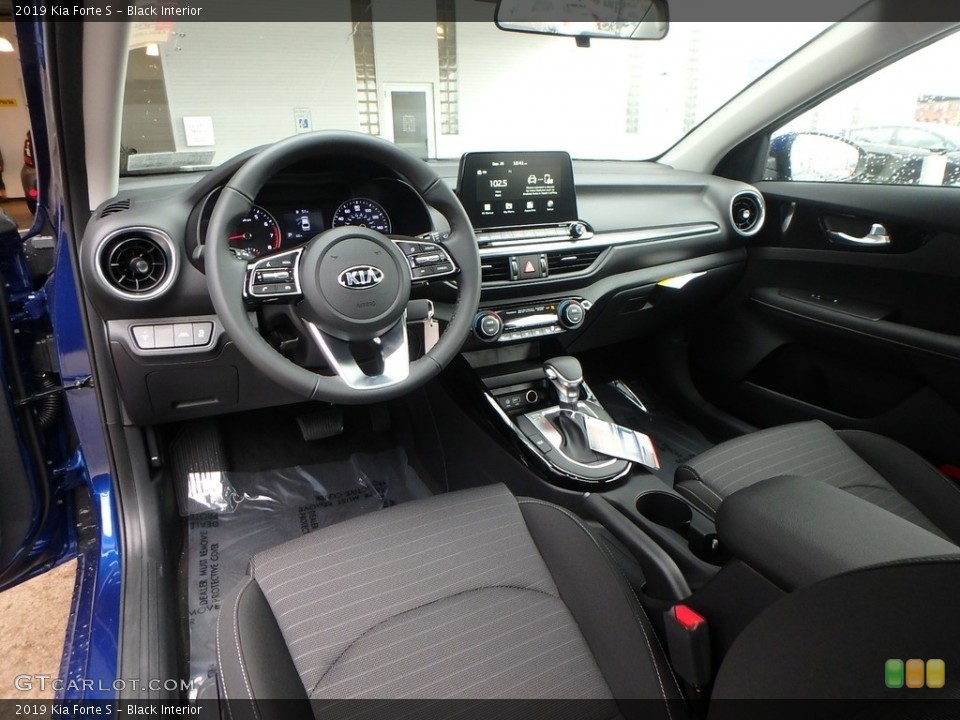 Black Interior Photo for the 2019 Kia Forte S #129586476