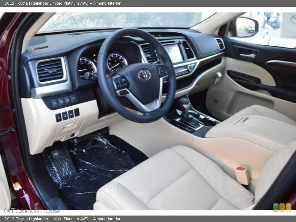 Almond Interior Photo for the 2019 Toyota Highlander Limited Platinum AWD #129616592