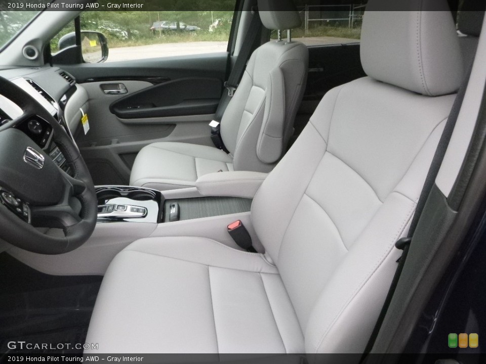 Gray Interior Photo for the 2019 Honda Pilot Touring AWD #129621634