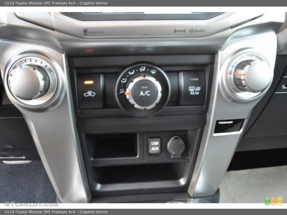 Graphite Interior Controls for the 2019 Toyota 4Runner SR5 Premium 4x4 #129624577