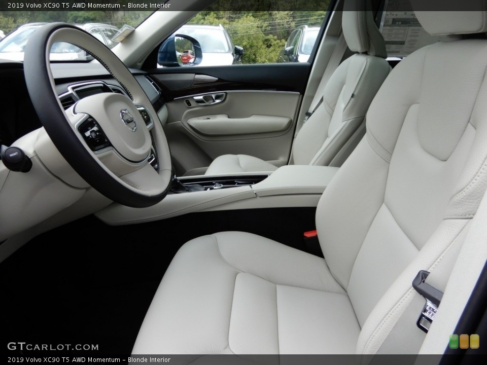 Blonde Interior Photo for the 2019 Volvo XC90 T5 AWD Momentum #129634175