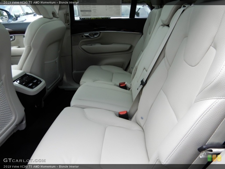 Blonde Interior Rear Seat for the 2019 Volvo XC90 T5 AWD Momentum #129634208