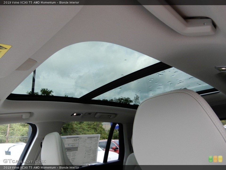 Blonde Interior Sunroof for the 2019 Volvo XC90 T5 AWD Momentum #129634289