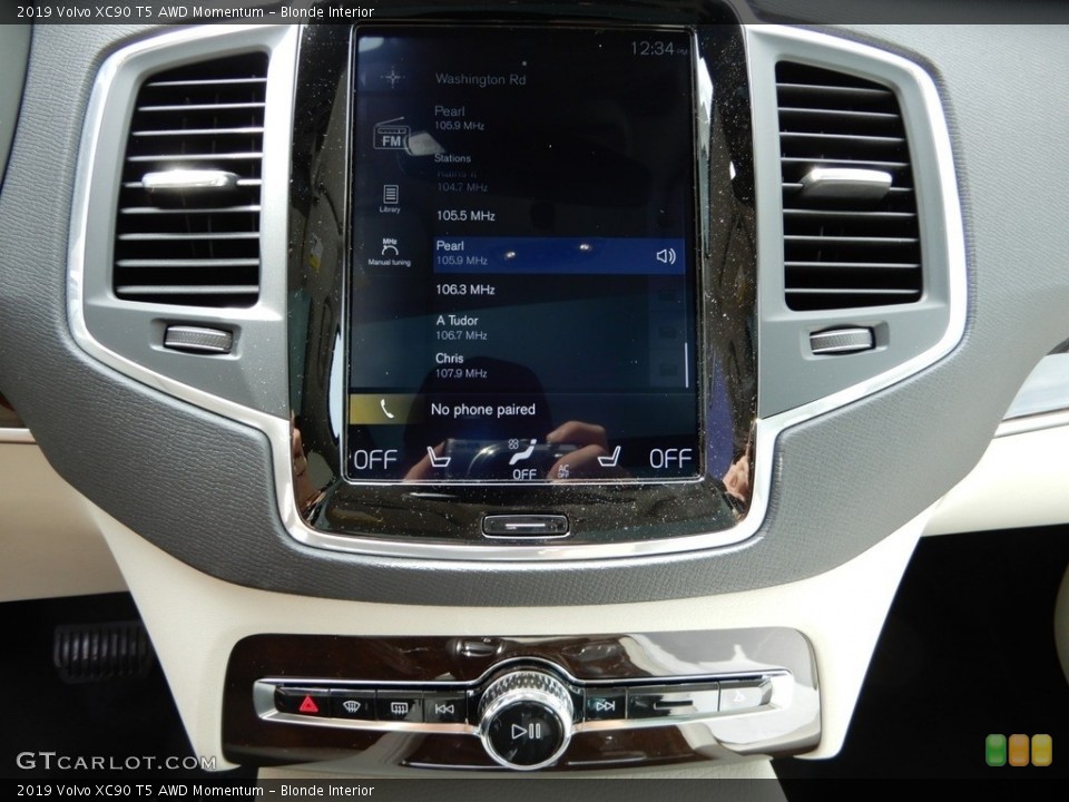 Blonde Interior Controls for the 2019 Volvo XC90 T5 AWD Momentum #129634355