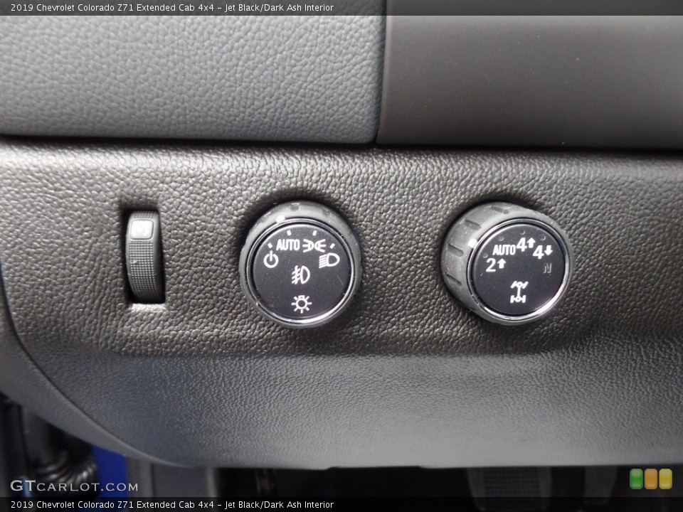 Jet Black/Dark Ash Interior Controls for the 2019 Chevrolet Colorado Z71 Extended Cab 4x4 #129704723