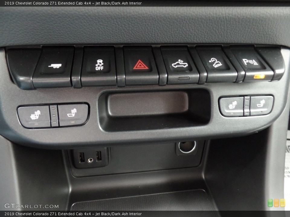 Jet Black/Dark Ash Interior Controls for the 2019 Chevrolet Colorado Z71 Extended Cab 4x4 #129704939