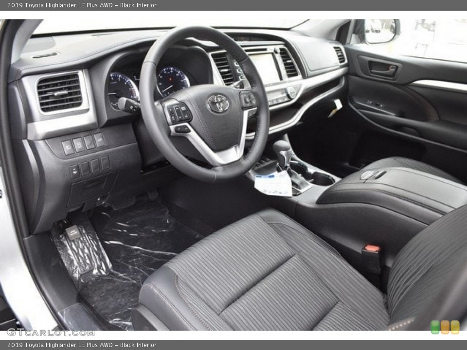 Black Interior Photo for the 2019 Toyota Highlander LE Plus AWD #129732421
