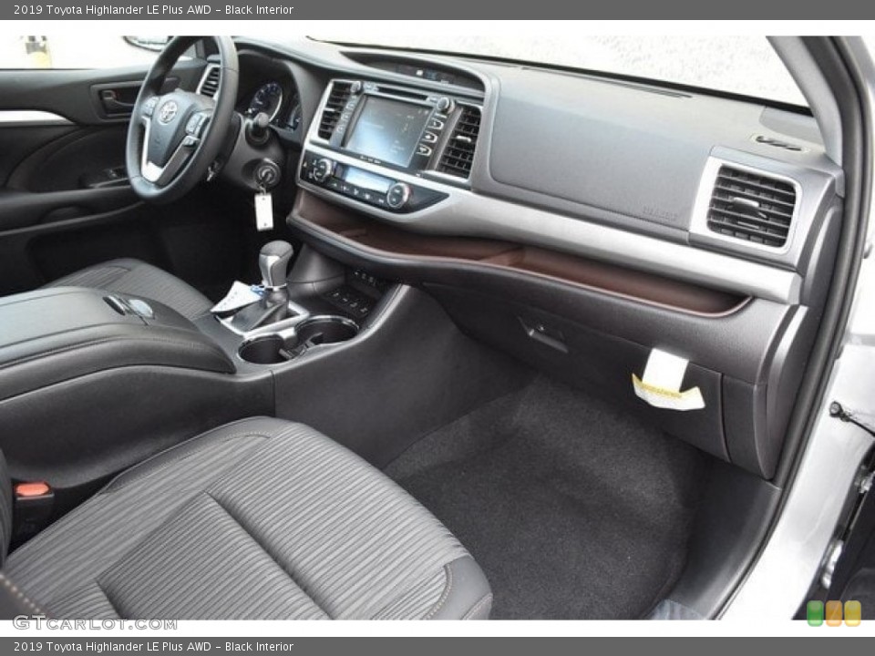 Black Interior Dashboard for the 2019 Toyota Highlander LE Plus AWD #129732562