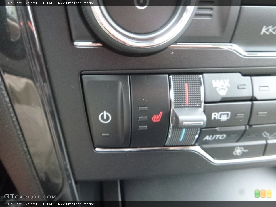 Medium Stone Interior Controls for the 2019 Ford Explorer XLT 4WD #129754388