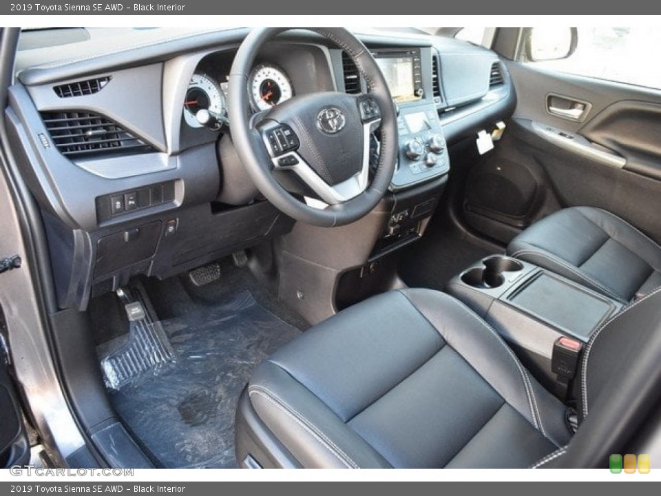 Black Interior Photo for the 2019 Toyota Sienna SE AWD #129765053