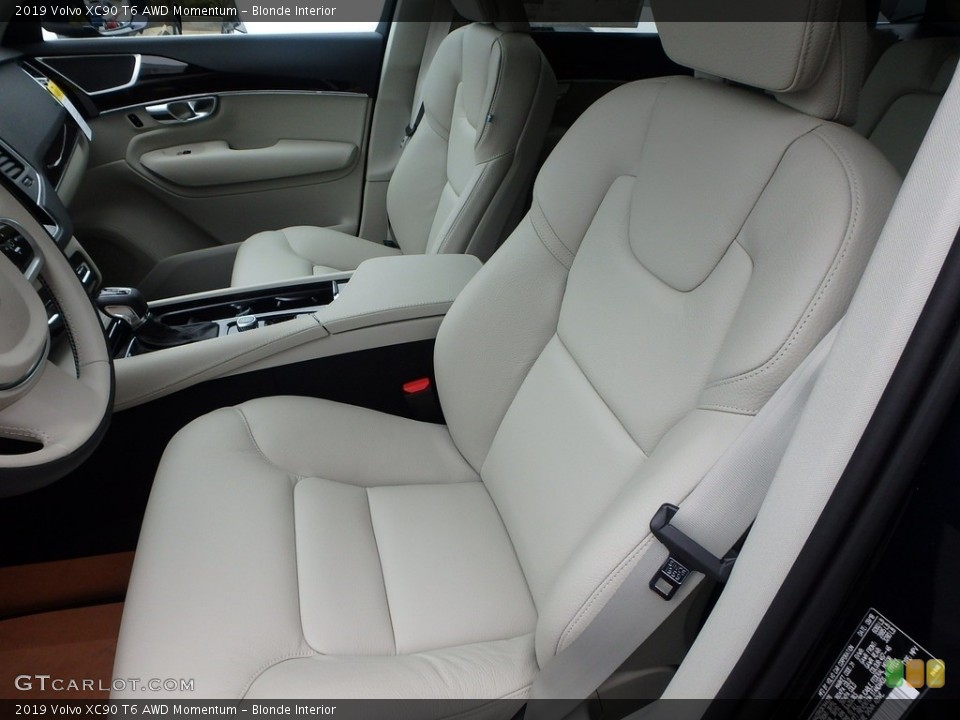 Blonde Interior Front Seat for the 2019 Volvo XC90 T6 AWD Momentum #129769503