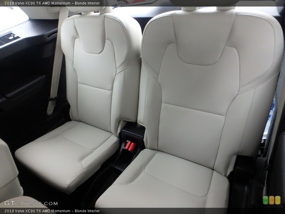 Blonde Interior Rear Seat for the 2019 Volvo XC90 T6 AWD Momentum #129769539